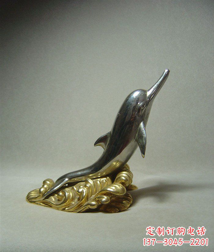 南阳海豚雕塑艺术的海洋之美
