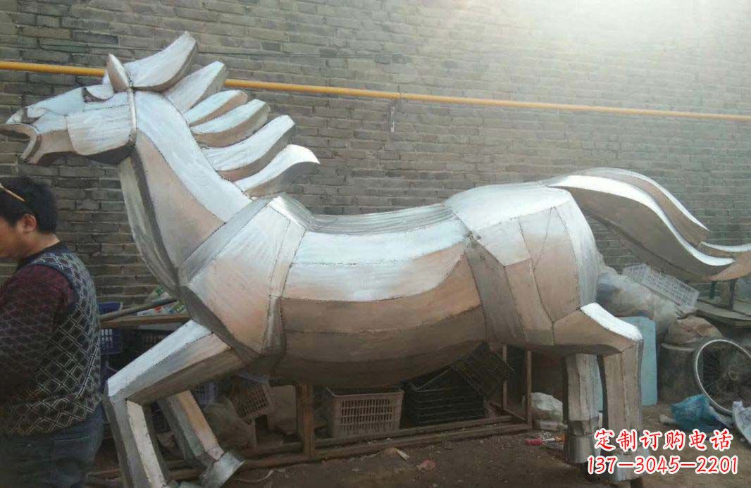 南阳不锈钢户外马雕塑精美的艺术装点