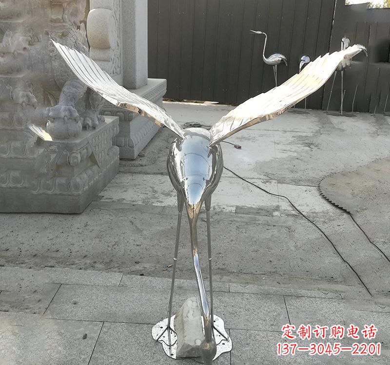 南阳不锈钢仙鹤雕塑美丽与坚固并存