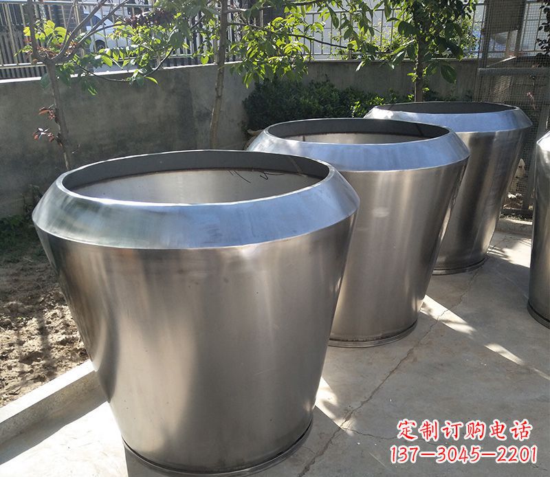 南阳不锈钢花盆雕塑给你的家园增添一份独特的美