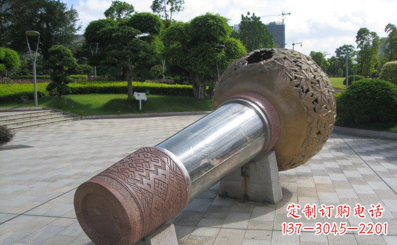南阳“铸就记忆的不锈钢话筒雕塑”