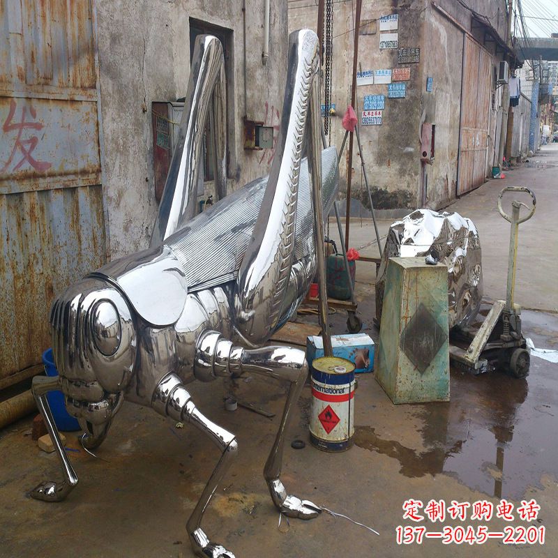 南阳不锈钢蝗虫雕塑营造美好的自然环境