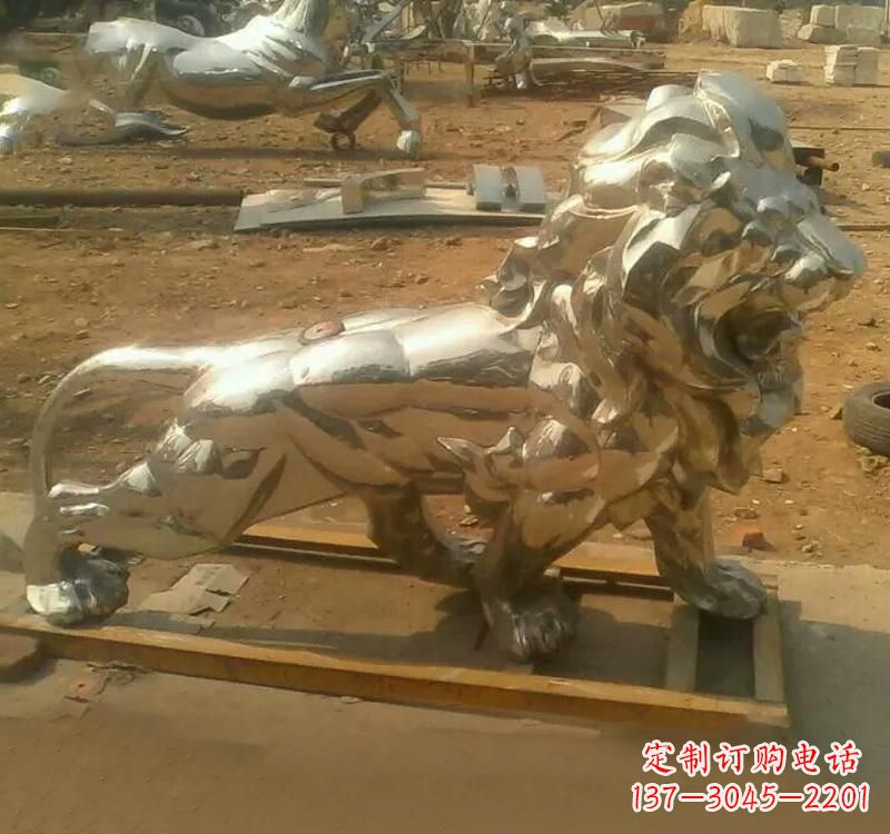 南阳不锈钢狮子雕塑给空间增添生机