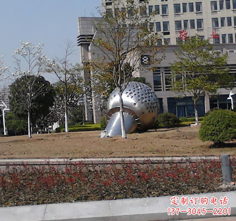 南阳不锈钢话筒雕塑简约而又具有现代感