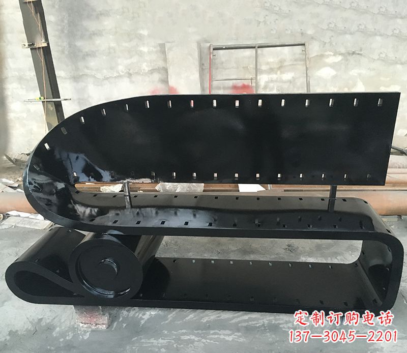 南阳精美不锈钢胶卷雕塑