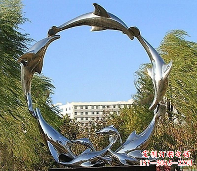 南阳该雕塑的内容、设计理念和文化意义。