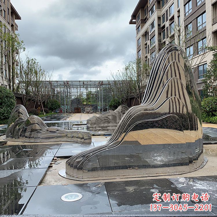 南阳不锈钢镜面假山雕塑给城市带来灵动之美