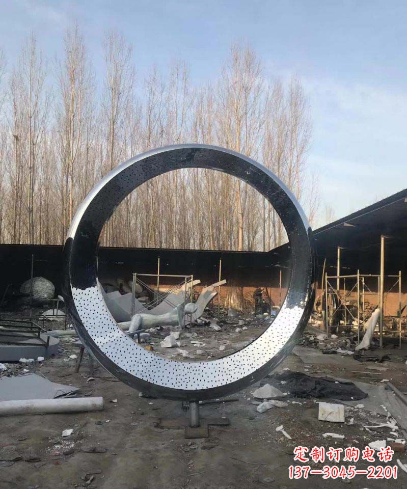 南阳不锈钢圆环雕塑抽象美的体现