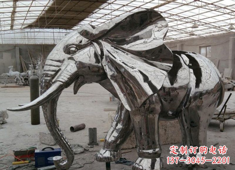 南阳不锈钢镜面大象雕塑——独特的艺术精品