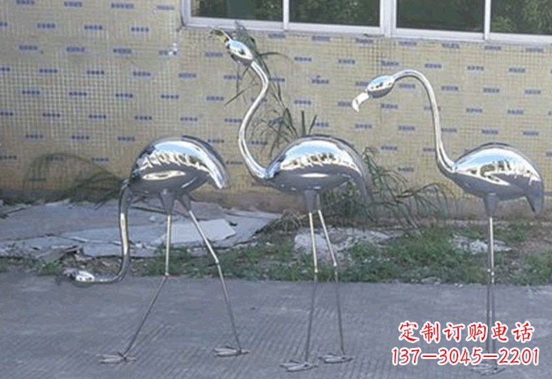 南阳不锈钢火烈鸟雕塑给人以美好的视觉享受