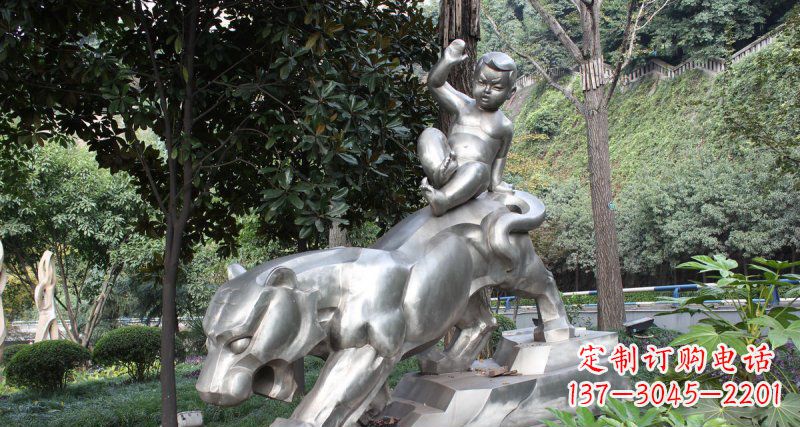 南阳不锈钢老虎雕塑美丽而又可爱