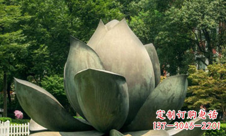 南阳不锈钢莲花公园精美的雕塑装点