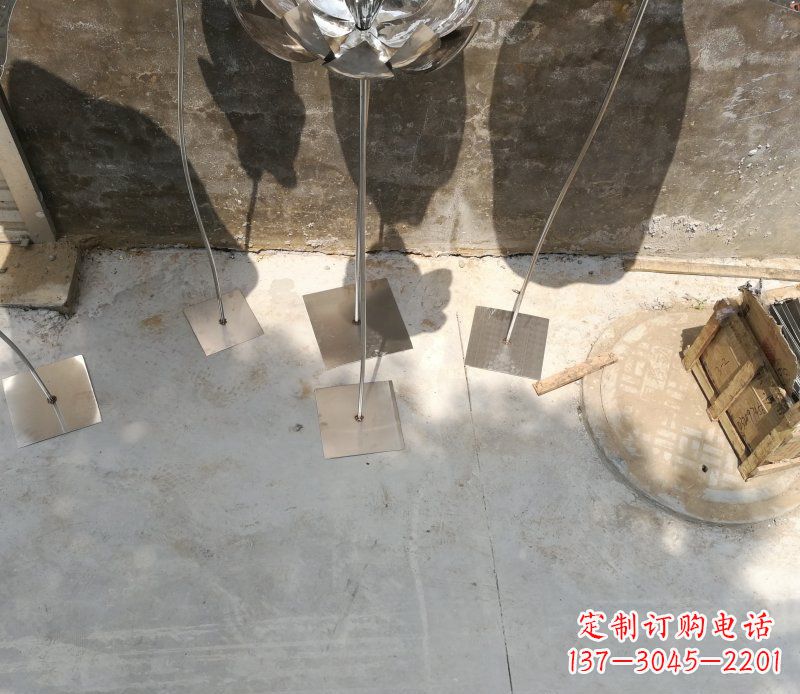 南阳不锈钢荷叶雕塑给大厅带来精致优雅