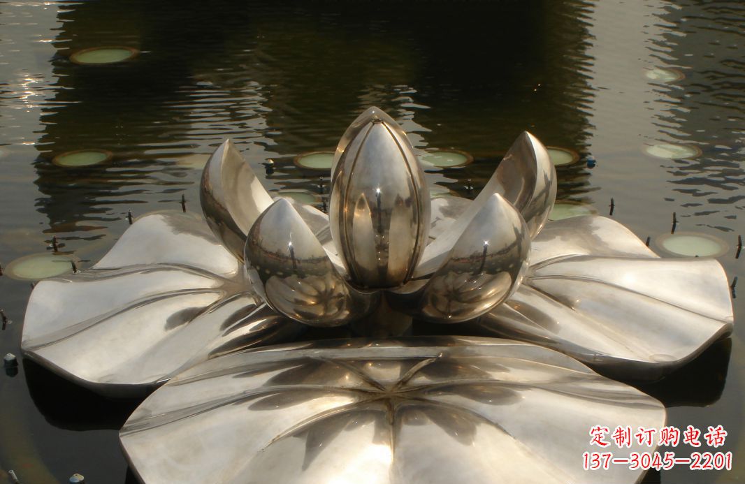 南阳不锈钢莲花雕塑绚丽多彩的艺术之美