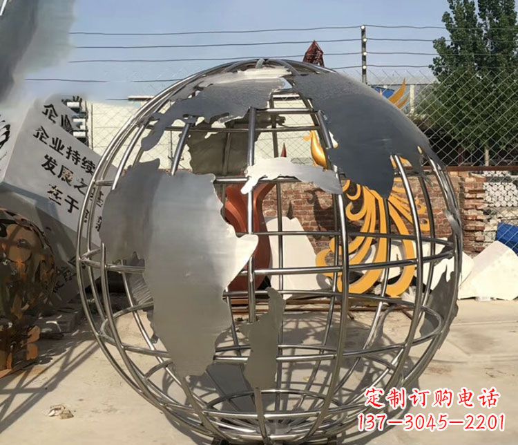 南阳不锈钢镂空地球仪雕塑艺术技艺的精美体现
