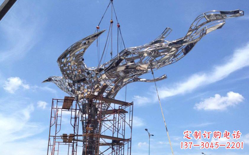南阳不锈钢镂空鸽子雕塑美丽的象征