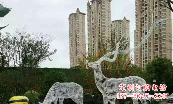 南阳不锈钢镂空鹿动物雕塑