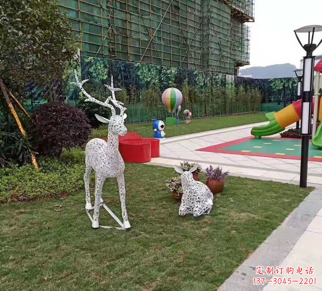 南阳不锈钢梅花鹿雕塑点亮公园景观