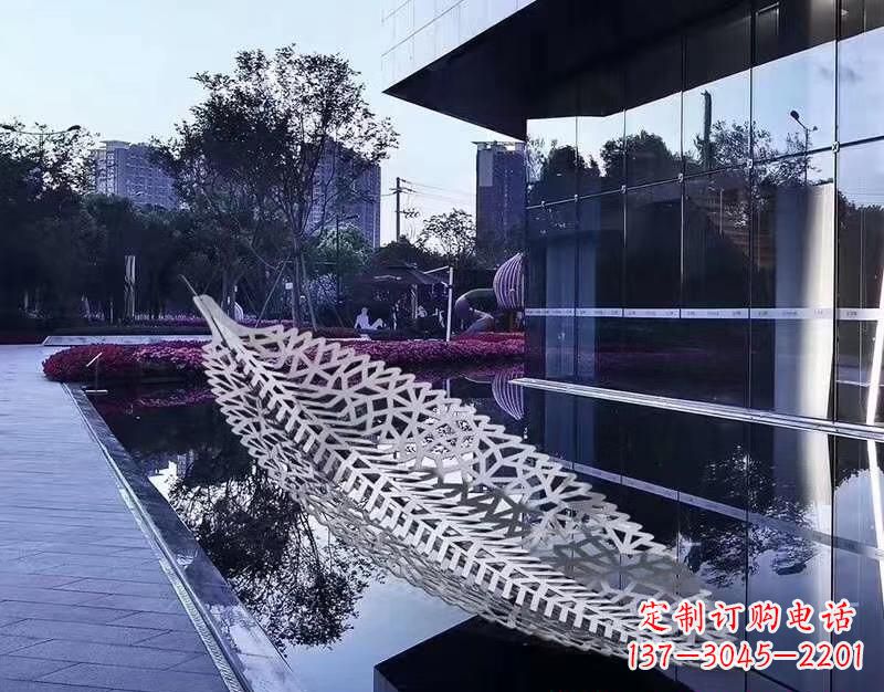 南阳不锈钢镂空树叶雕塑——精致美观的艺术精品