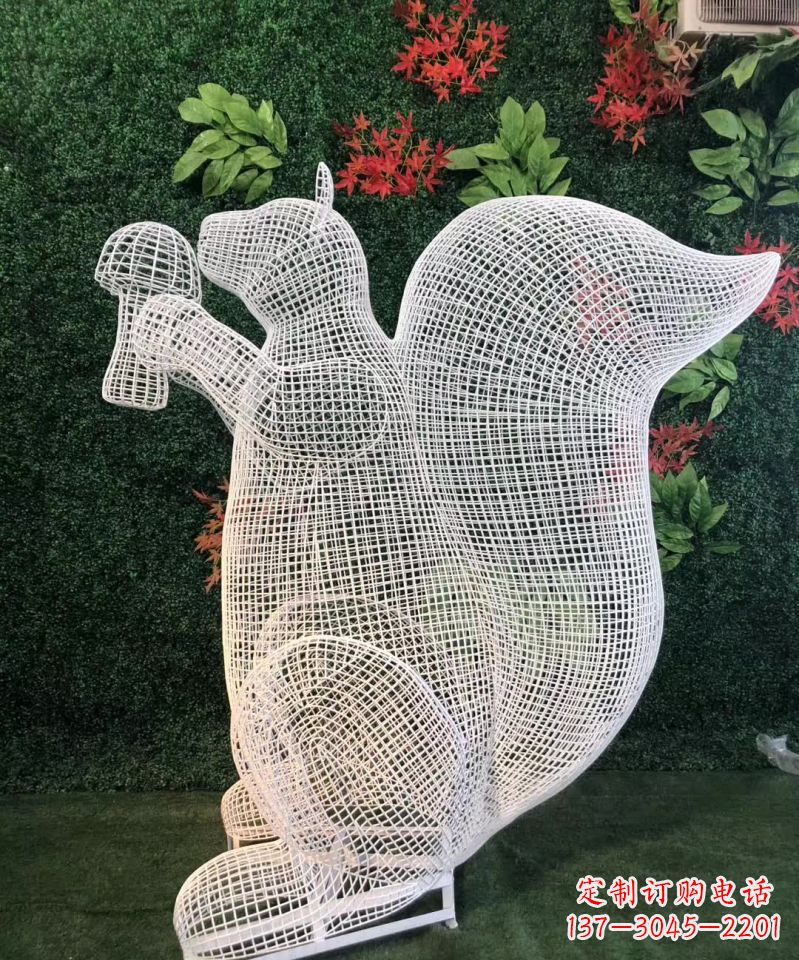 南阳不锈钢松鼠雕塑展现自然的美