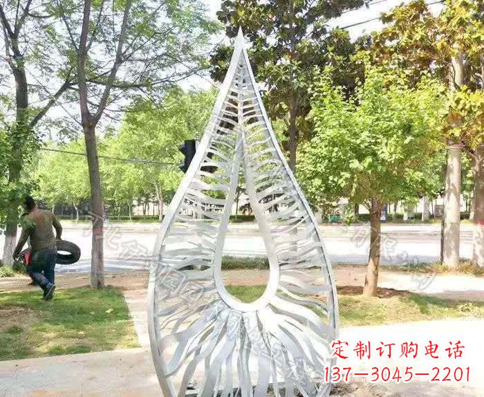 南阳精致不锈钢水滴雕塑