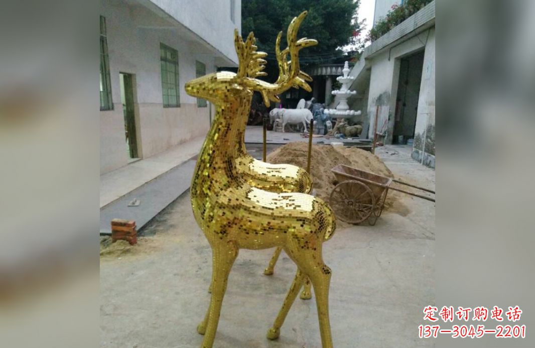 南阳不锈钢鹿公园的动物雕塑