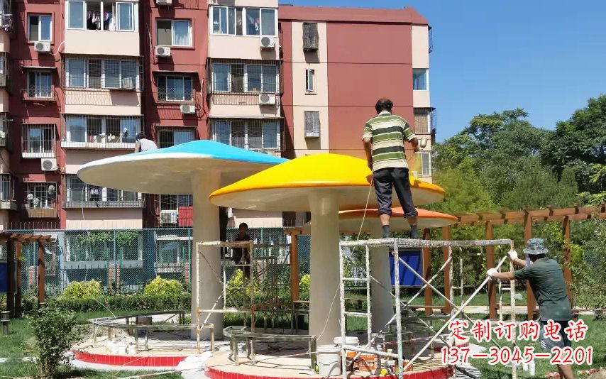 南阳不锈钢蘑菇凉亭——精美雕塑点缀绿意