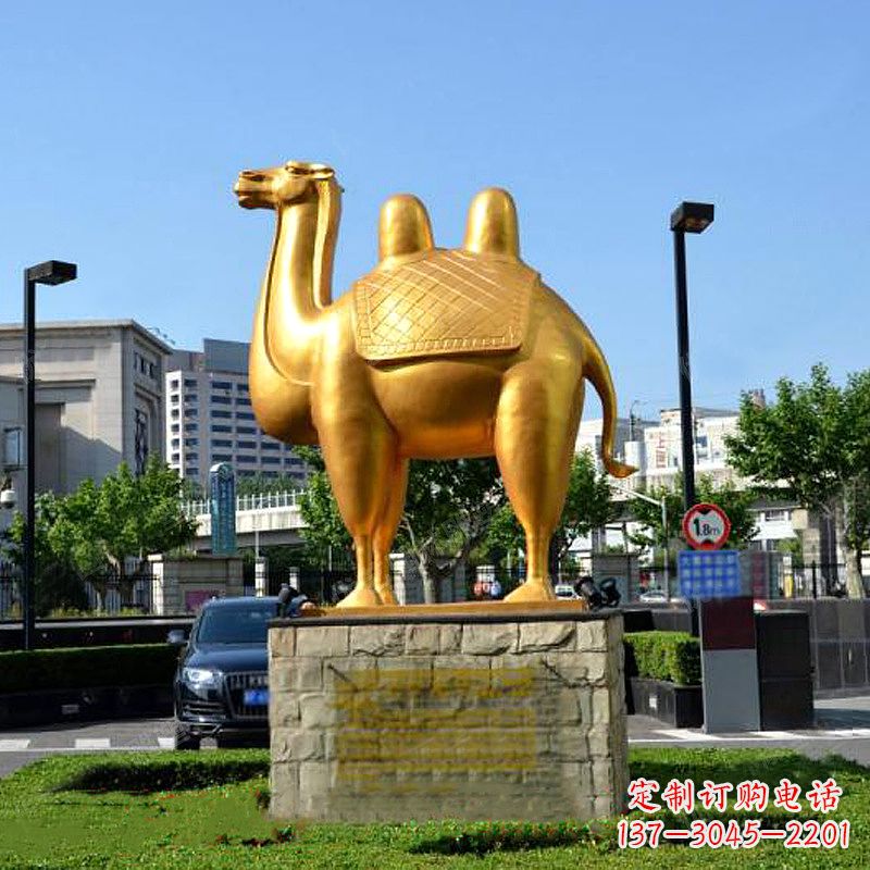 南阳不锈钢喷漆骆驼雕塑-城市绿化带动物雕塑