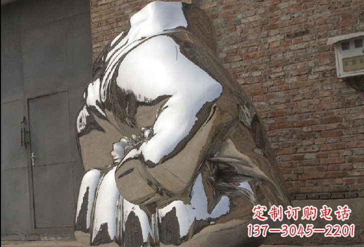 南阳不锈钢拳头雕塑给人以力量的象征