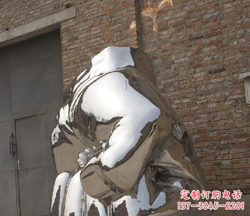 南阳不锈钢拳头雕塑