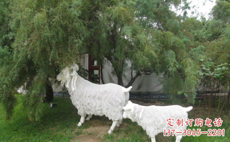南阳不锈钢山羊雕塑静谧中的动态美