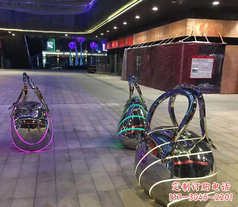 南阳不锈钢手提包雕塑