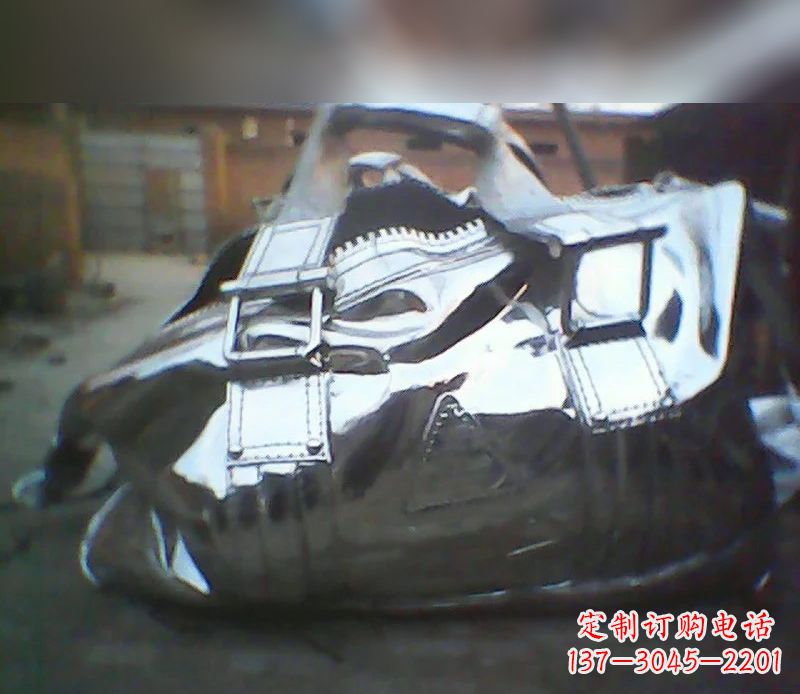 南阳不锈钢手提包雕塑 (2)