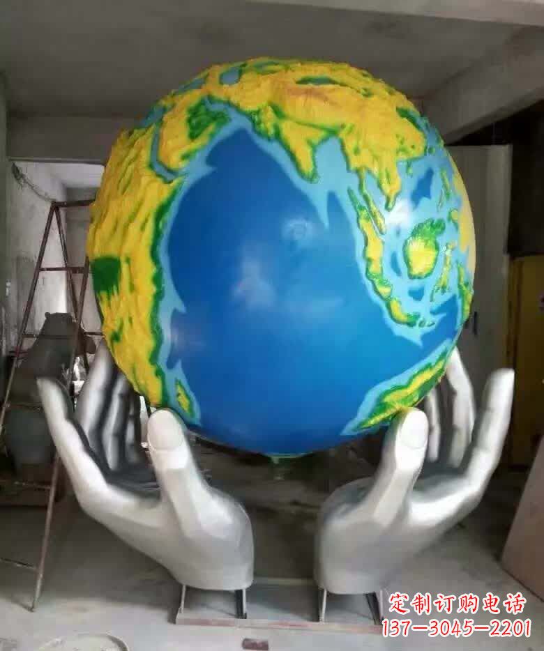 南阳不锈钢手托地球雕塑精美的艺术作品