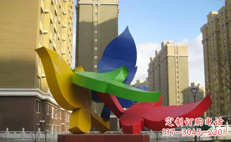 南阳不锈钢树叶景观雕塑美丽而精致
