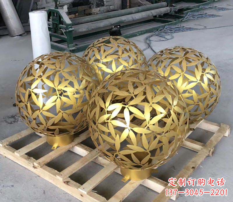 南阳不锈钢树叶镂空球的美妙景观