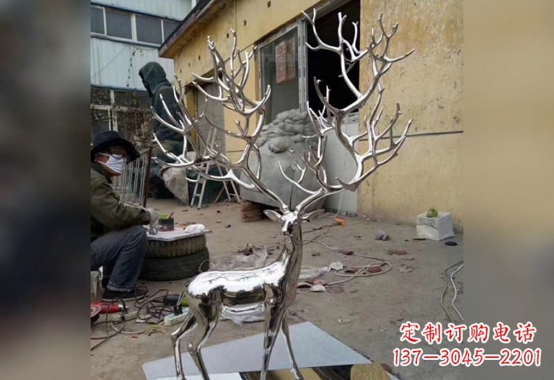 南阳不锈钢树枝鹿雕塑艺术精美的自然之美