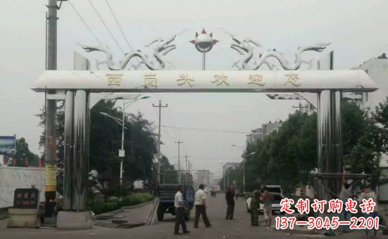 南阳不锈钢双龙戏珠牌坊传承文化的雕塑之美
