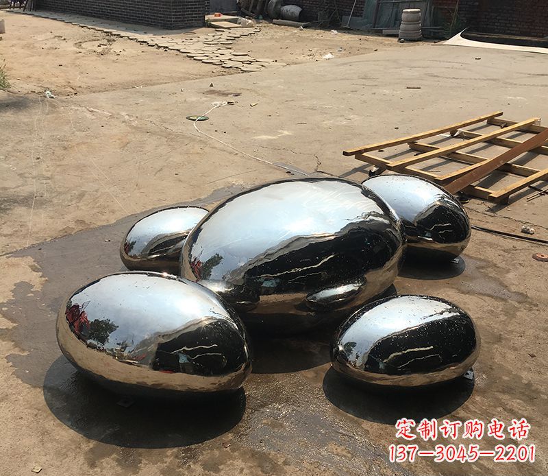 南阳不锈钢水滴雕塑给景观增添独特魅力