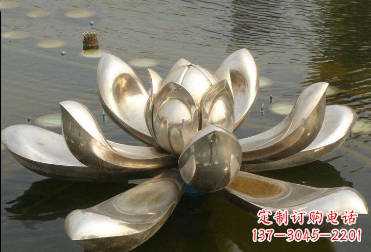 南阳不锈钢水面上的莲花雕塑