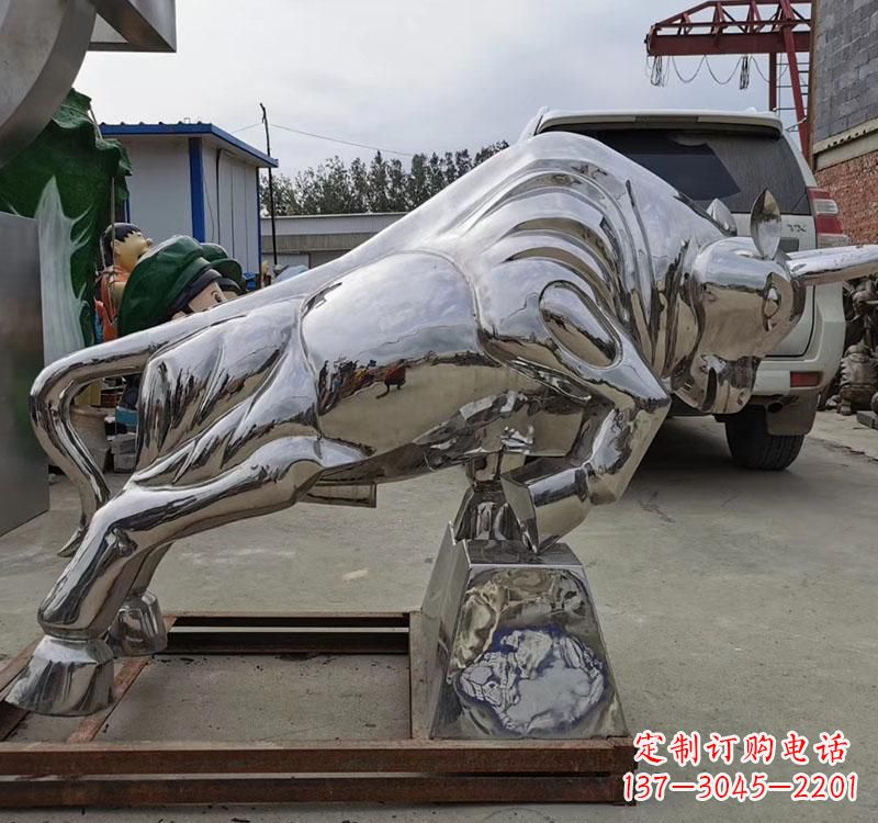 南阳不锈钢拓荒牛雕塑象征勇敢和拼搏
