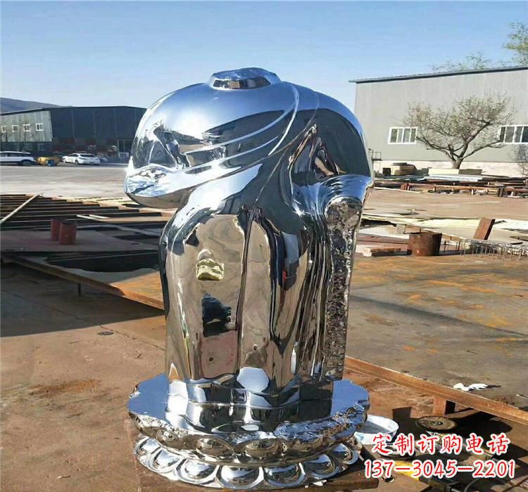 南阳太湖石雕塑精美的艺术之作