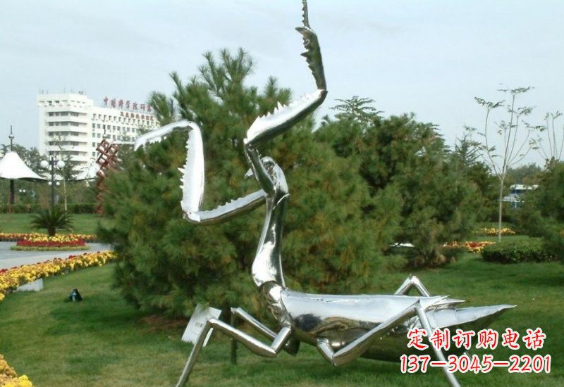 南阳不锈钢螳螂雕塑2