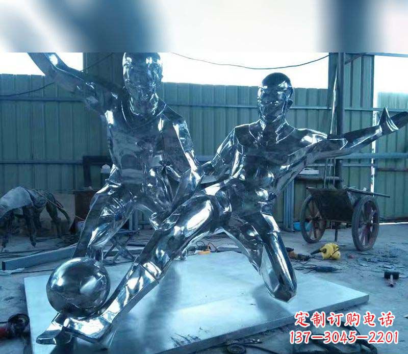 南阳不锈钢踢足球景观雕塑