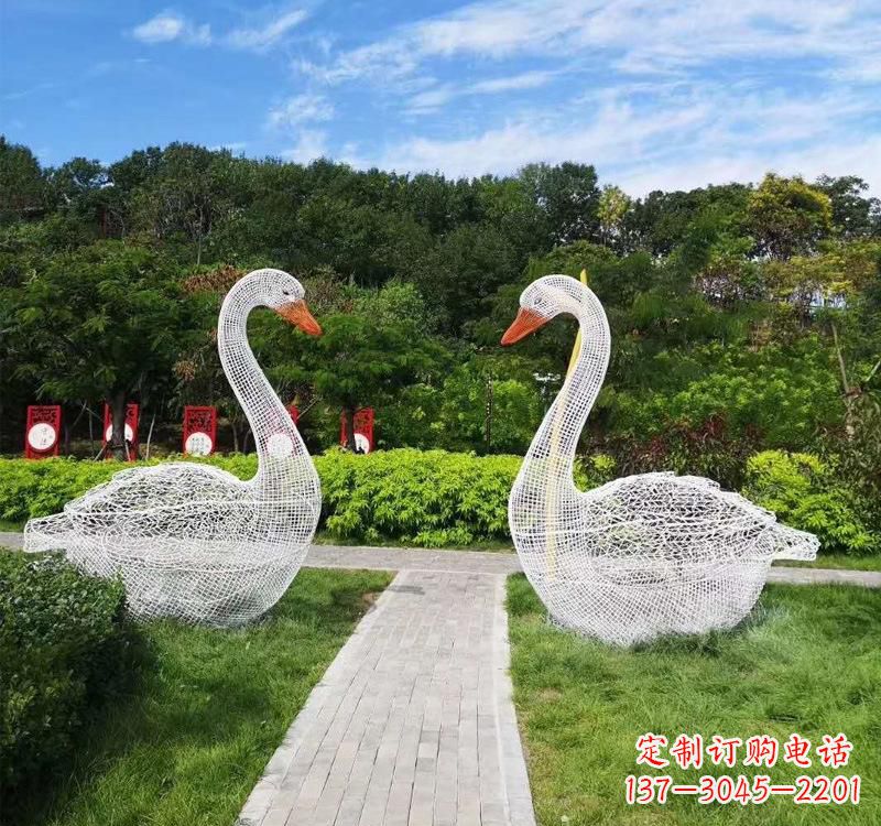 南阳不锈钢天鹅雕塑——象征着爱与和平