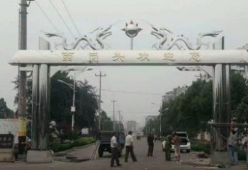 南阳不锈钢双龙戏珠牌坊传承文化的雕塑之美