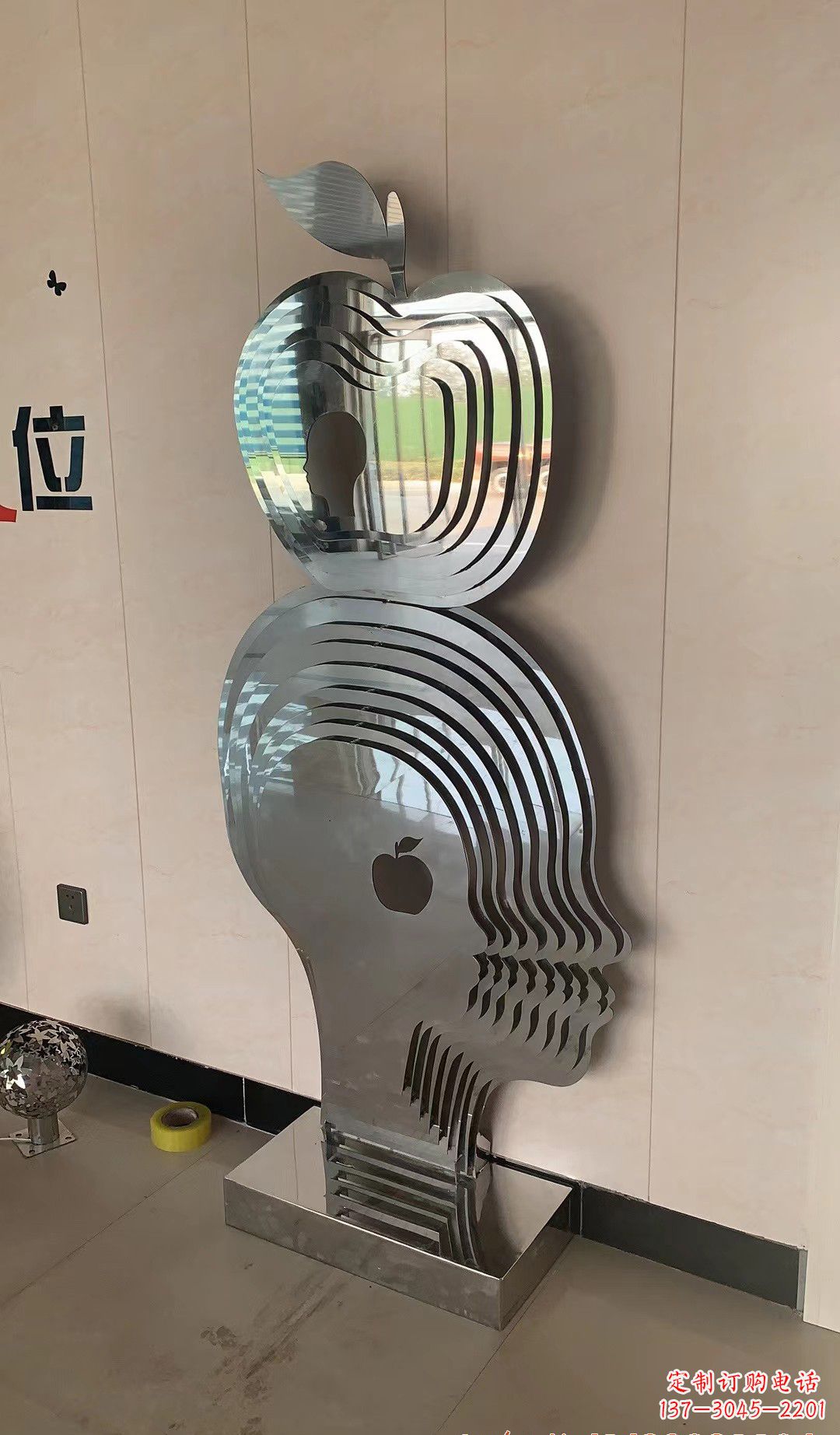 南阳精美不锈钢苹果雕塑