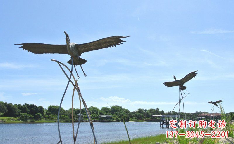 南阳不锈钢仙鹤雕塑象征着自由之美