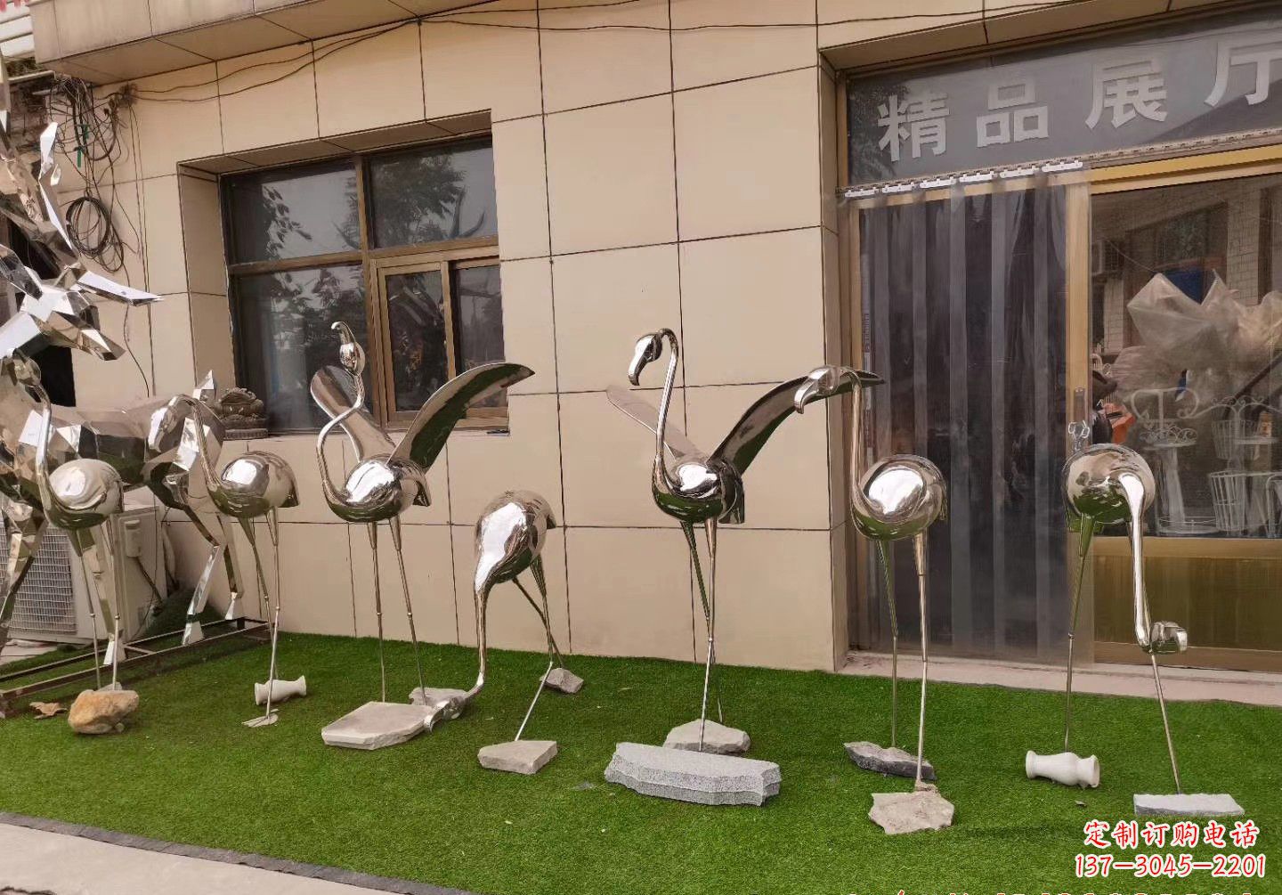 南阳不锈钢仙鹤景观雕塑精美雕塑展现优美的仙鹤之美