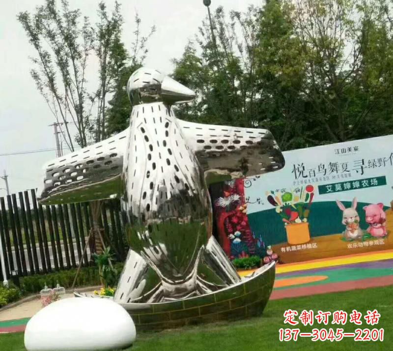 南阳不锈钢现代动物企鹅雕塑